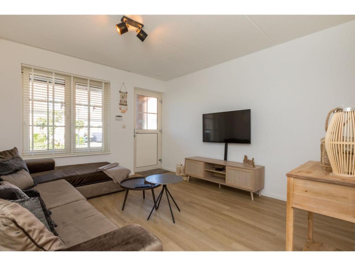 Quietly Located House Within Walking Distance Of The Beach Domburg Exterior photo